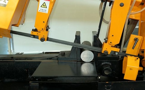 筠连数控带锯床自动送料精度会出现偏差吗？